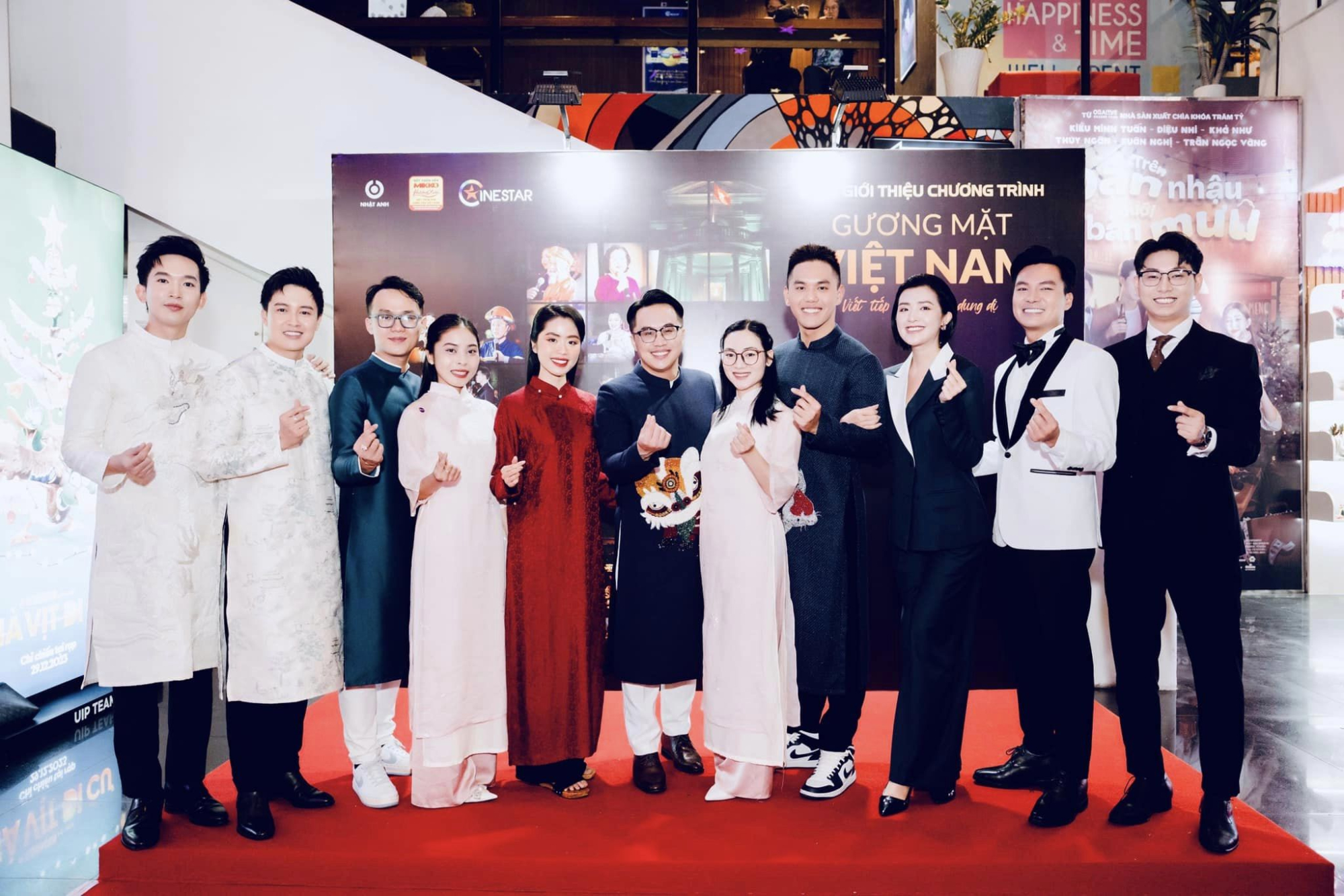 Những biên tập viên Gen Z làm nên chương trình truyền hình Gương mặt Việt Nam đầy niềm tự hào dân tộc