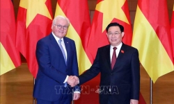 Chủ tịch Quốc hội Vương Đình Huệ hội kiến Tổng thống Đức