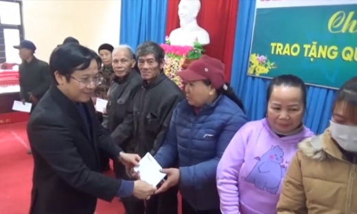 Báo Đại đoàn kết tặng quà Tết cho gia đình chính sách, hộ nghèo tỉnh Tuyên Quang