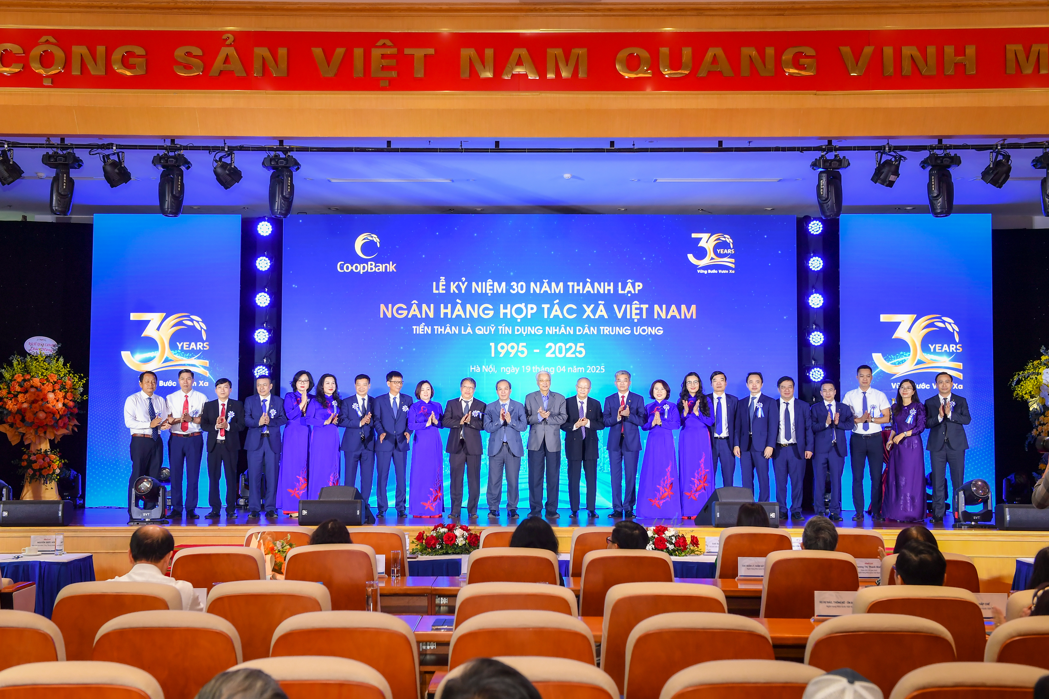 Hình ảnh: Co-opBank - 30 năm bền bỉ vì sự phát triển của hệ thống QTDND số 2
