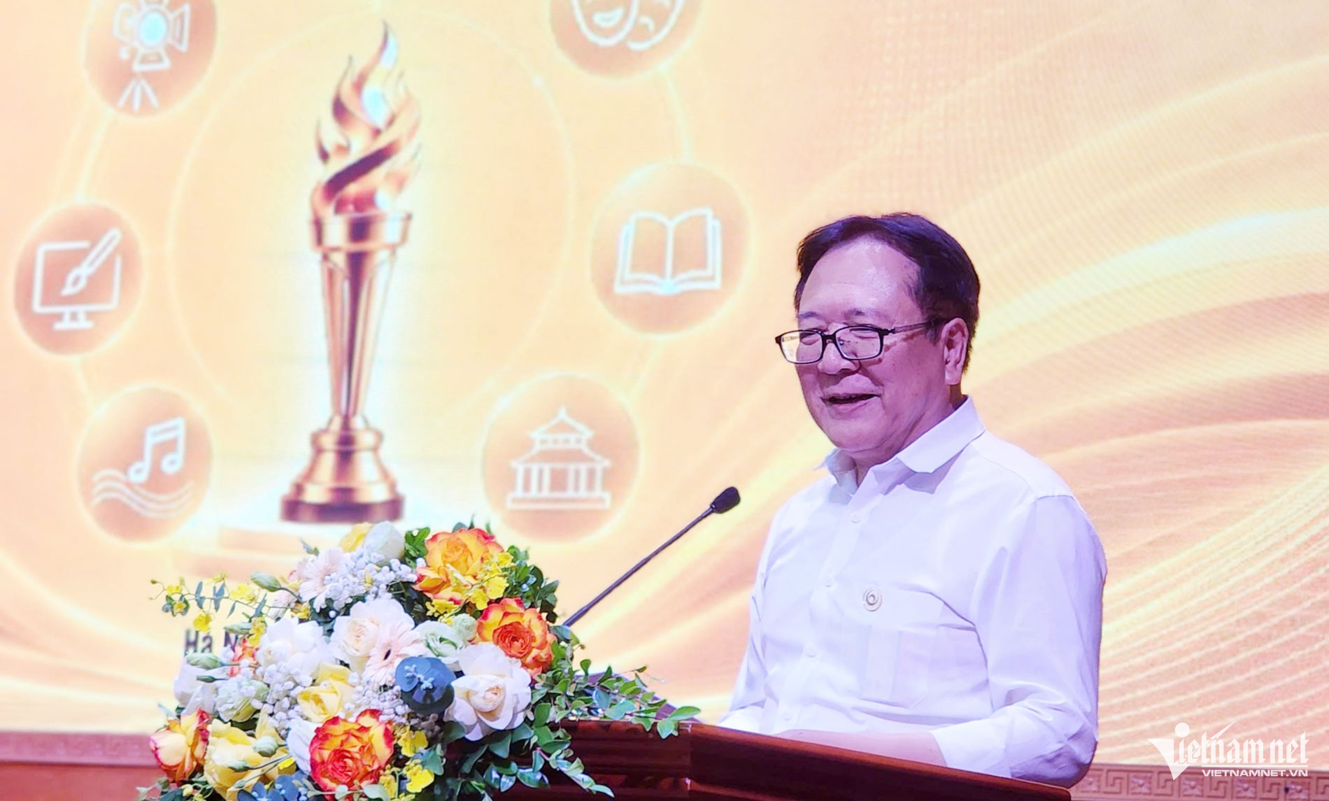 Ngọn đuốc vàng tôn vinh tổ chức, cá nhân phát triển công nghiệp văn hóa Việt Nam - ảnh 1 Hình ảnh: Ngọn đuốc vàng tôn vinh tổ chức, cá nhân phát triển công nghiệp văn hóa Việt Nam số 1