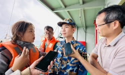 Người làm báo với hải trình mang mùa xuân đến các nhà giàn DK1