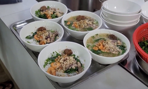 Đến Quảng Ninh thưởng thức món bún cù kỳ dân dã, lạ miệng