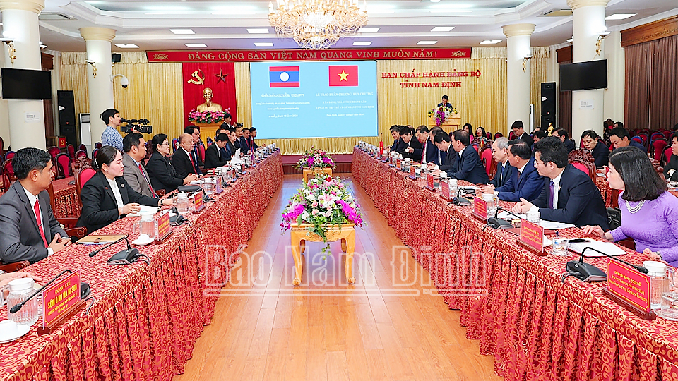 Trao tặng Huân chương, Huy chương Hữu nghị của Nhà nước Lào cho tập thể, cá nhân tỉnh Nam Định