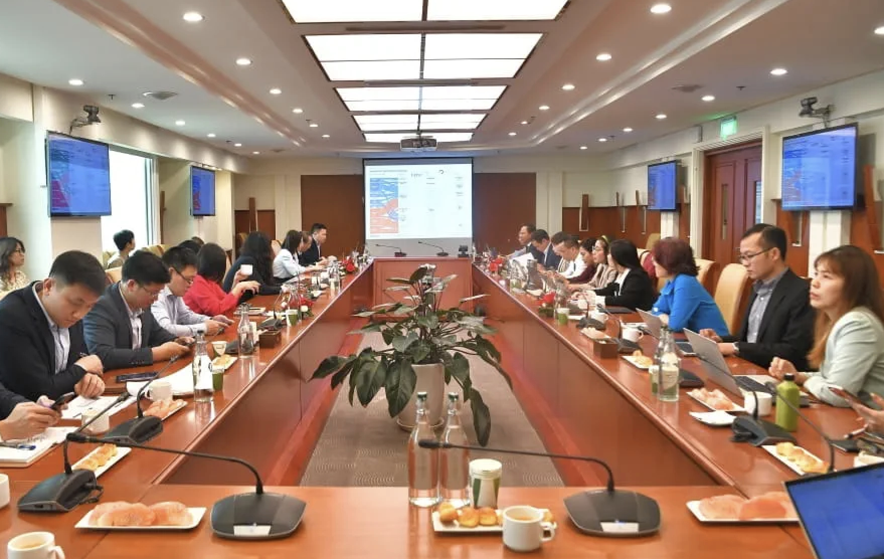 Hội thảo “Xu hướng tín dụng xanh và định hướng cho hoạt động kinh doanh của Vietcombank”
