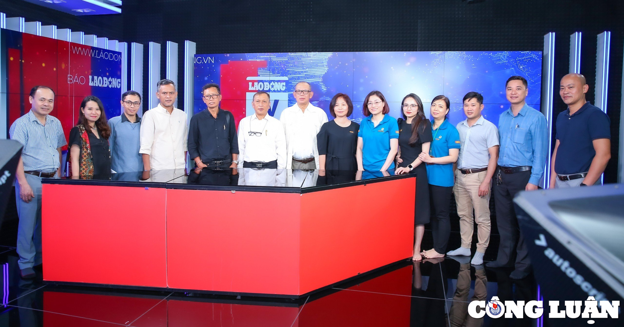 Đoàn công tác Hội Nhà báo Indonesia tham quan mô hình hoạt động của Báo Lao Động