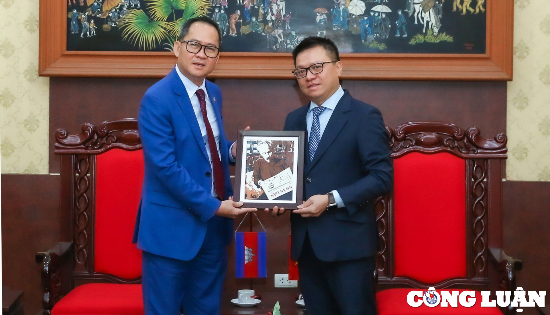Tổng biên tập Báo Nhân Dân Lê Quốc Minh tiếp Đoàn công tác Câu lạc bộ các nhà báo Campuchia