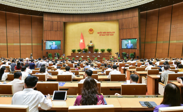Quốc hội thảo luận ở tổ về công tác thực hành tiết kiệm, chống lãng phí năm 2023