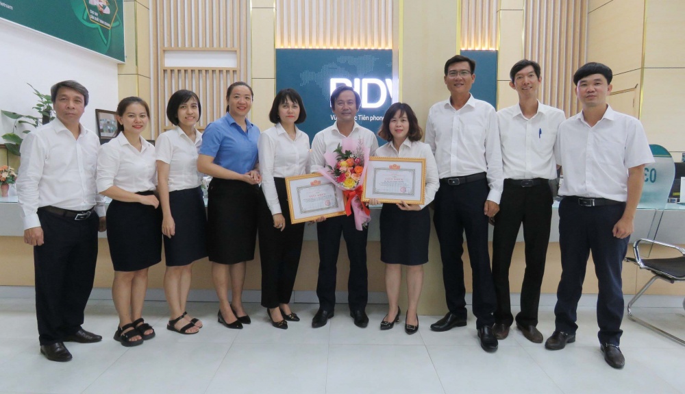 NHNN chi nhánh Phú Yên khen thưởng giao dịch viên ngăn chặn vụ lừa đảo