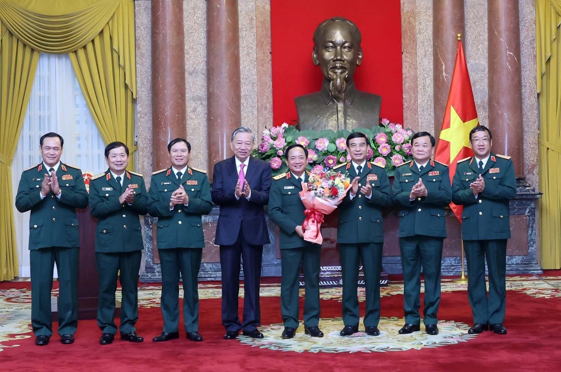Thượng tướng Trịnh Văn Quyết giữ chức vụ Chủ nhiệm Tổng cục Chính trị Quân đội nhân dân Việt Nam