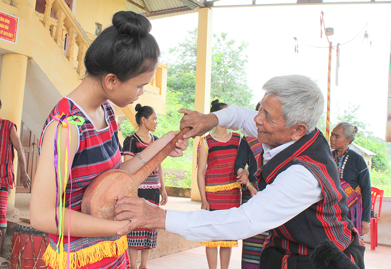 Triển khai thi viết về “Những tấm gương điển hình tiên tiến vùng đồng bào dân tộc thiểu số tỉnh Quảng Trị”