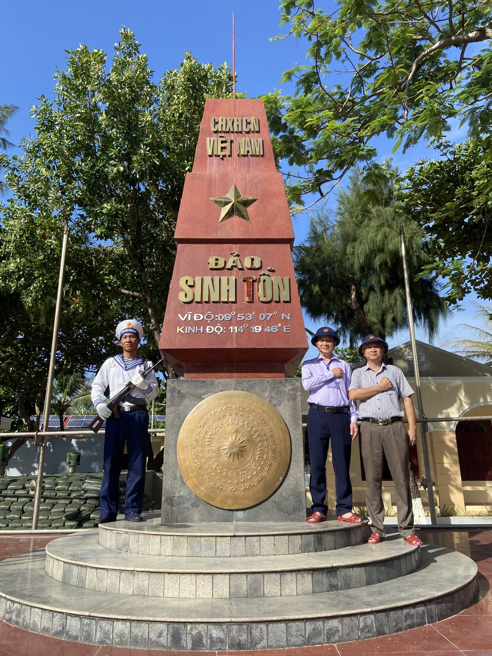 Nhà báo với Trường Sa Nhà báo Phong Chương - Báo Nhân Dân: Trường Sa, mối ân tình còn mãi!