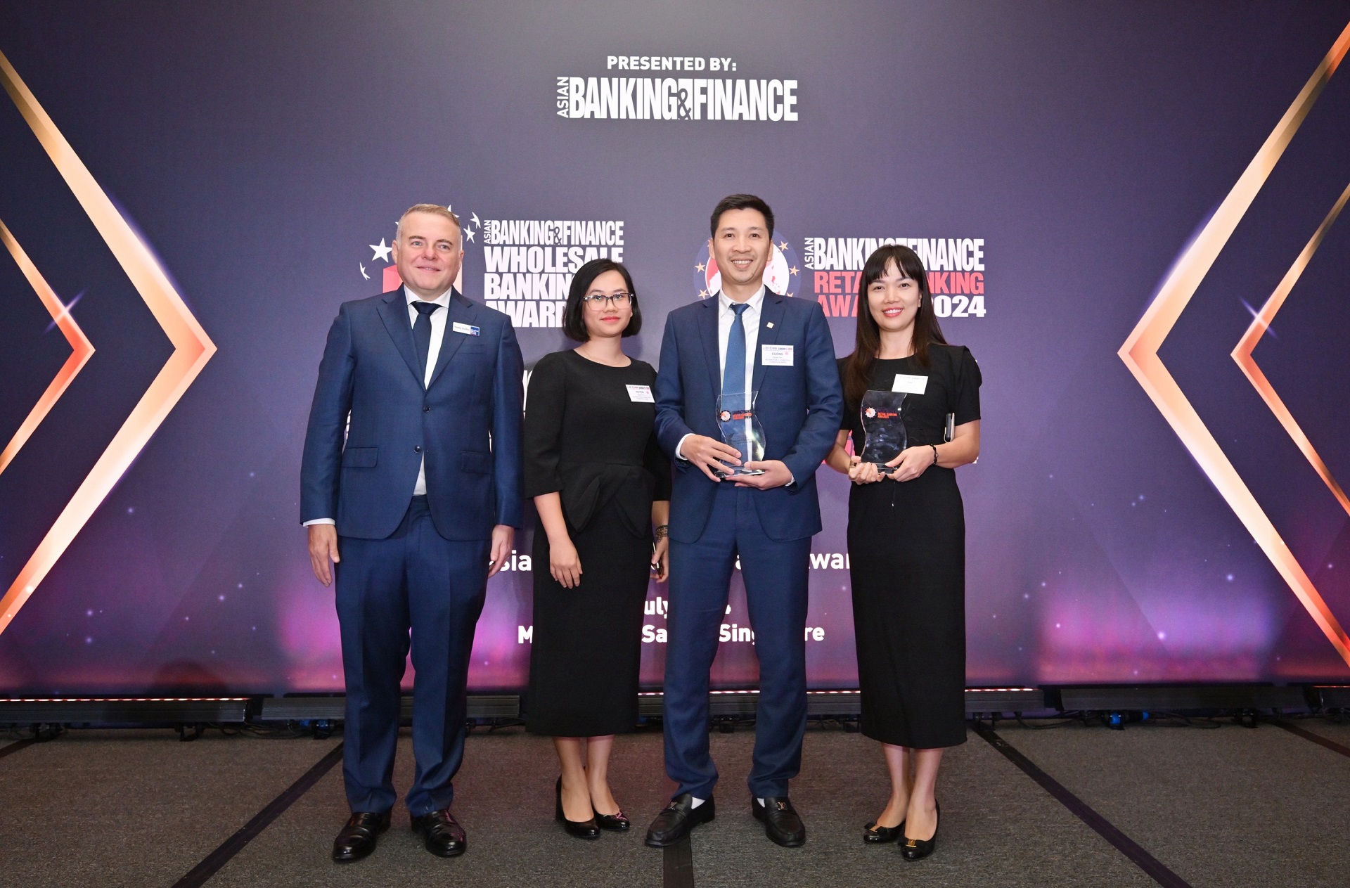 PVcomBank nhận 2 giải thưởng quốc tế từ tạp chí uy tín hàng đầu châu Á