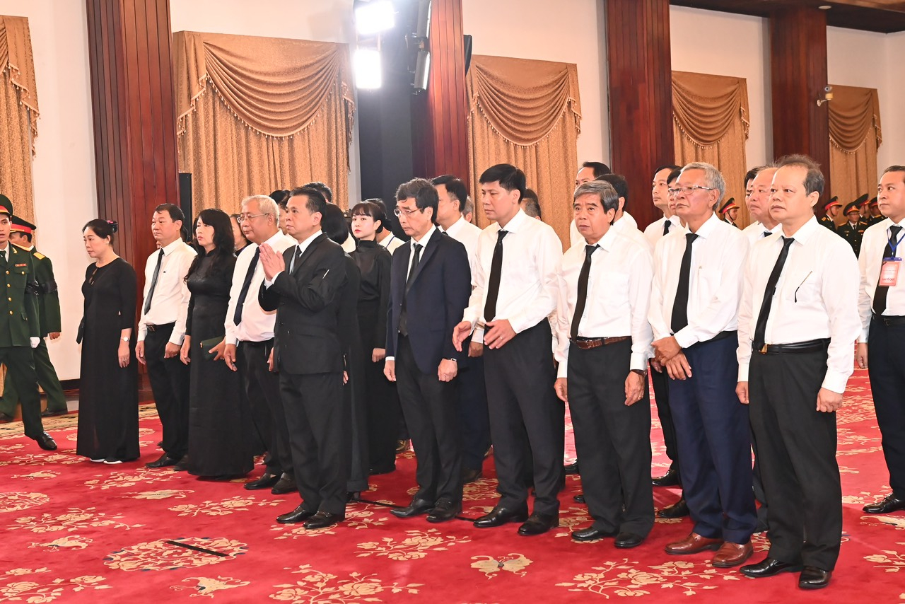 Các cơ quan, đoàn thể Trung ương và địa phương đến viếng Tổng Bí thư Nguyễn Phú Trọng tại TP HCM