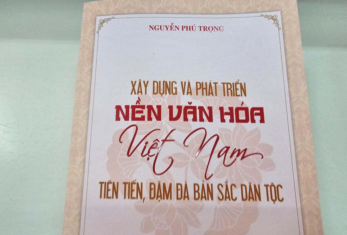 Trưng bày sách về Tổng Bí thư Nguyễn Phú Trọng