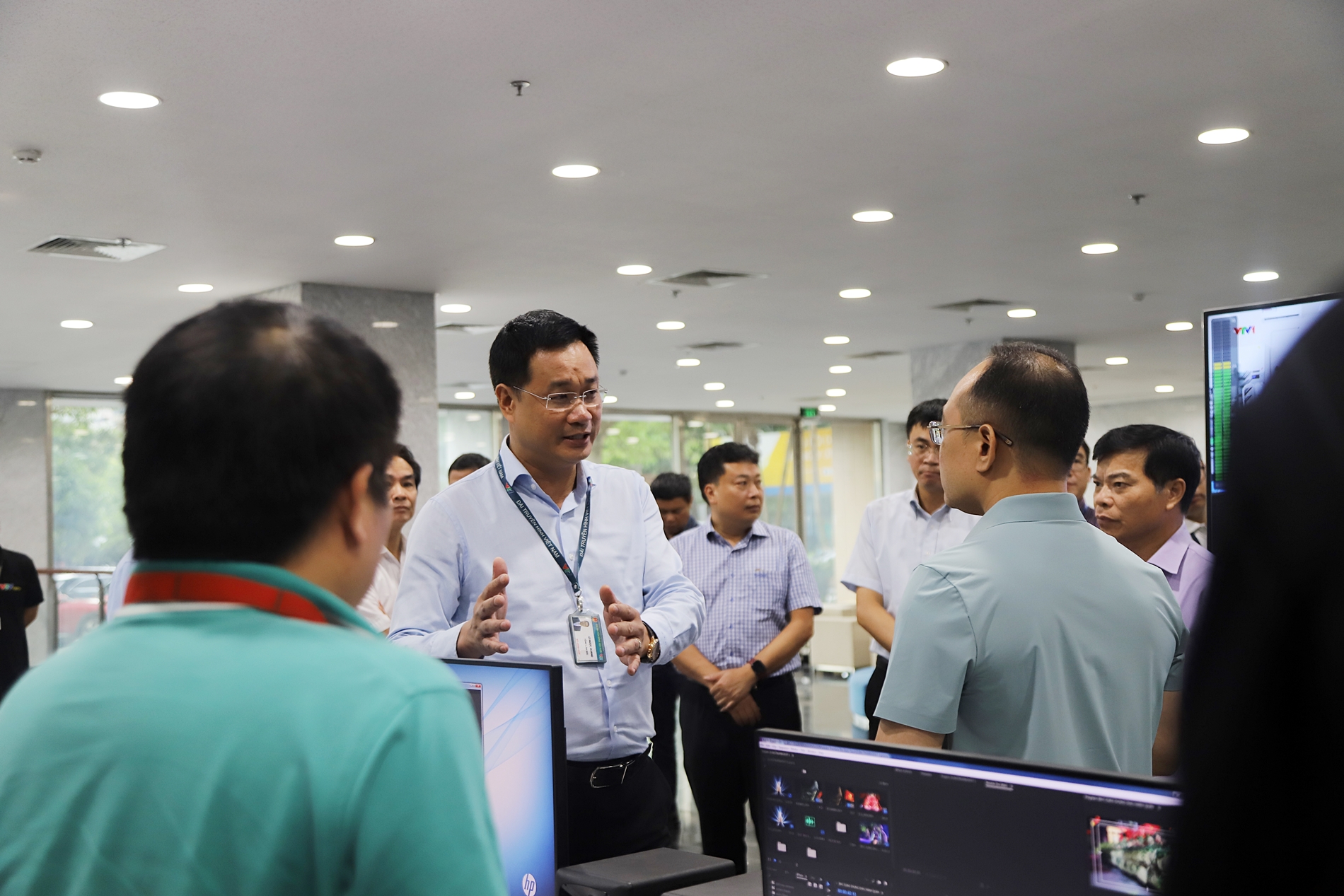 Tạo điều kiện thuận lợi cho phóng viên trong nước và quốc tế đưa tin về Quốc tang