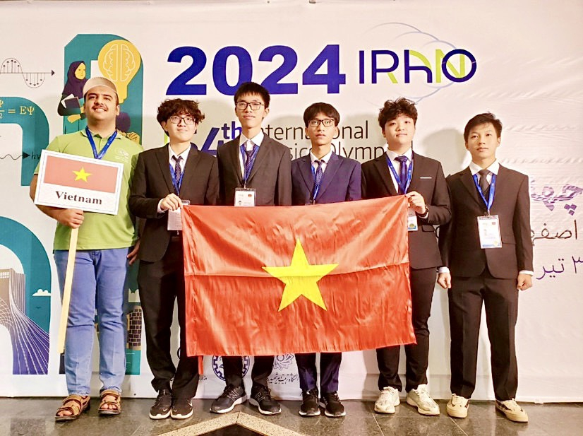 Học sinh Việt Nam giành 2 Huy chương Vàng, 3 Huy chương Bạc tại Olympic Vật lý quốc tế
