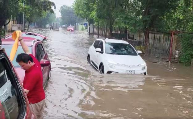 Ô tô điện có nên đi vào khu vực ngập nước?