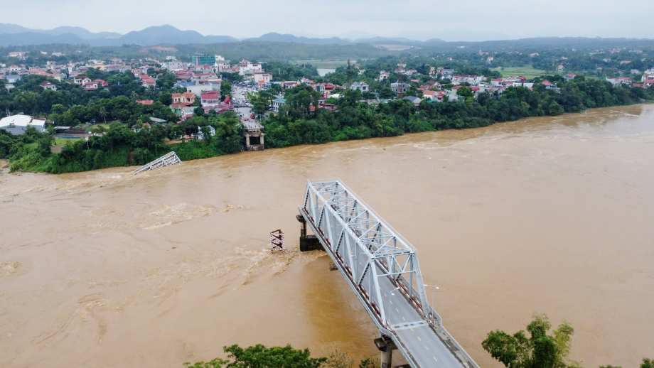 Thủ tướng Chính phủ yêu cầu khẩn trương xây dựng cầu Phong Châu mới