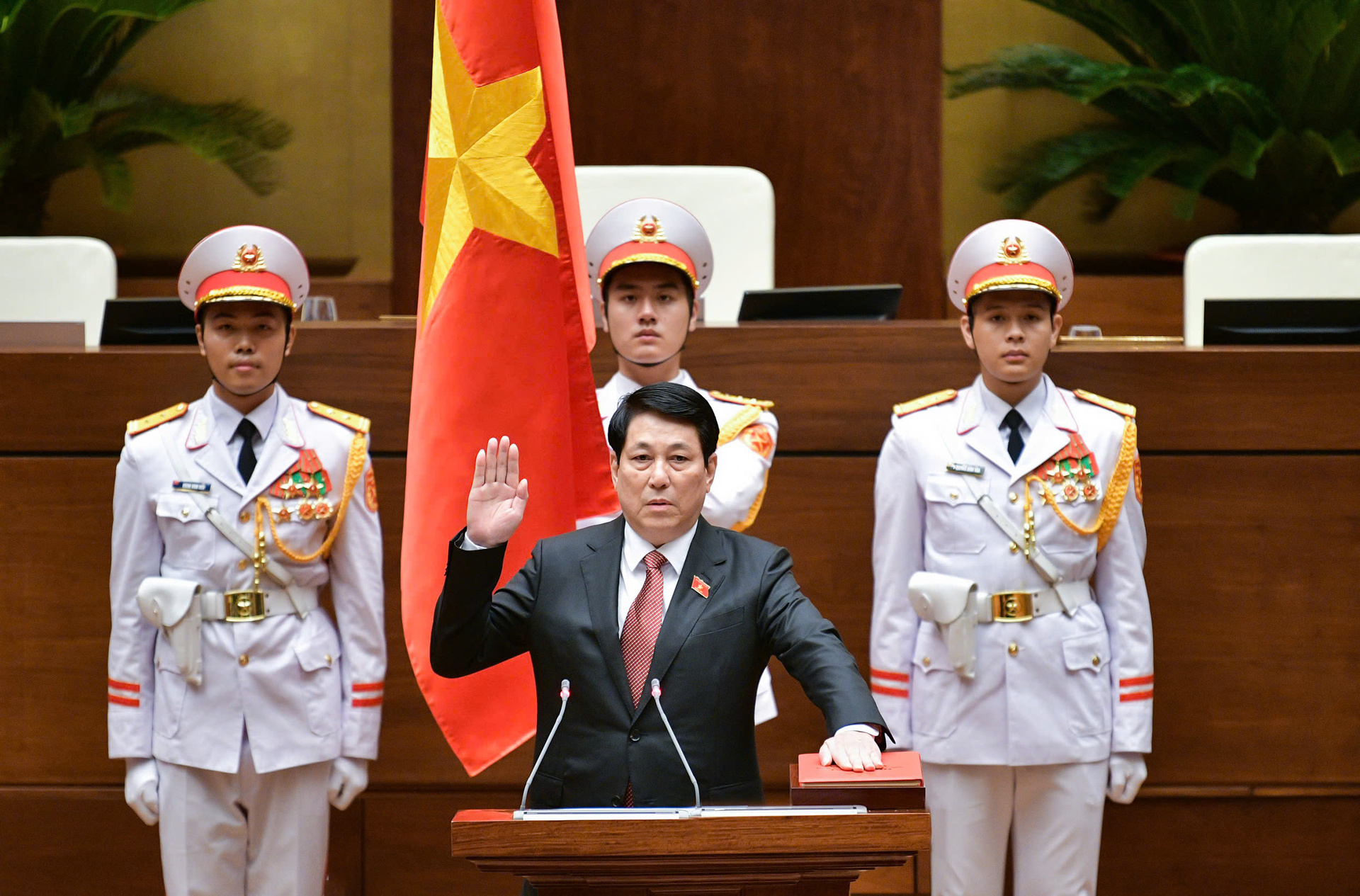 Chủ tịch nước Lương Cường tuyên thệ nhậm chức