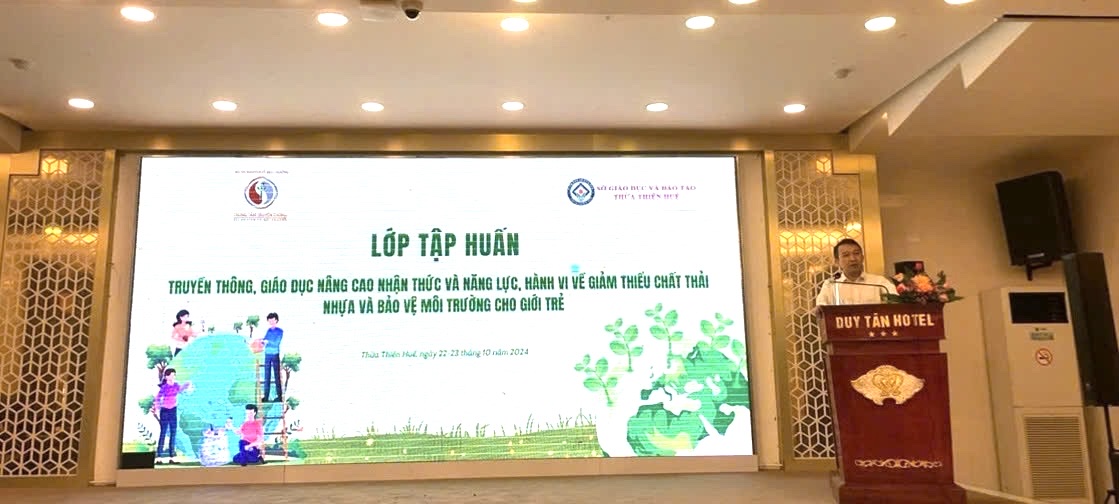 Thừa Thiên Huế: Lớp tập huấn về “Truyền thông, giáo dục nâng cao nhận thức và năng lực, hành vi về giảm thiểu chất thải nhựa và bảo vệ môi trường cho giới trẻ”