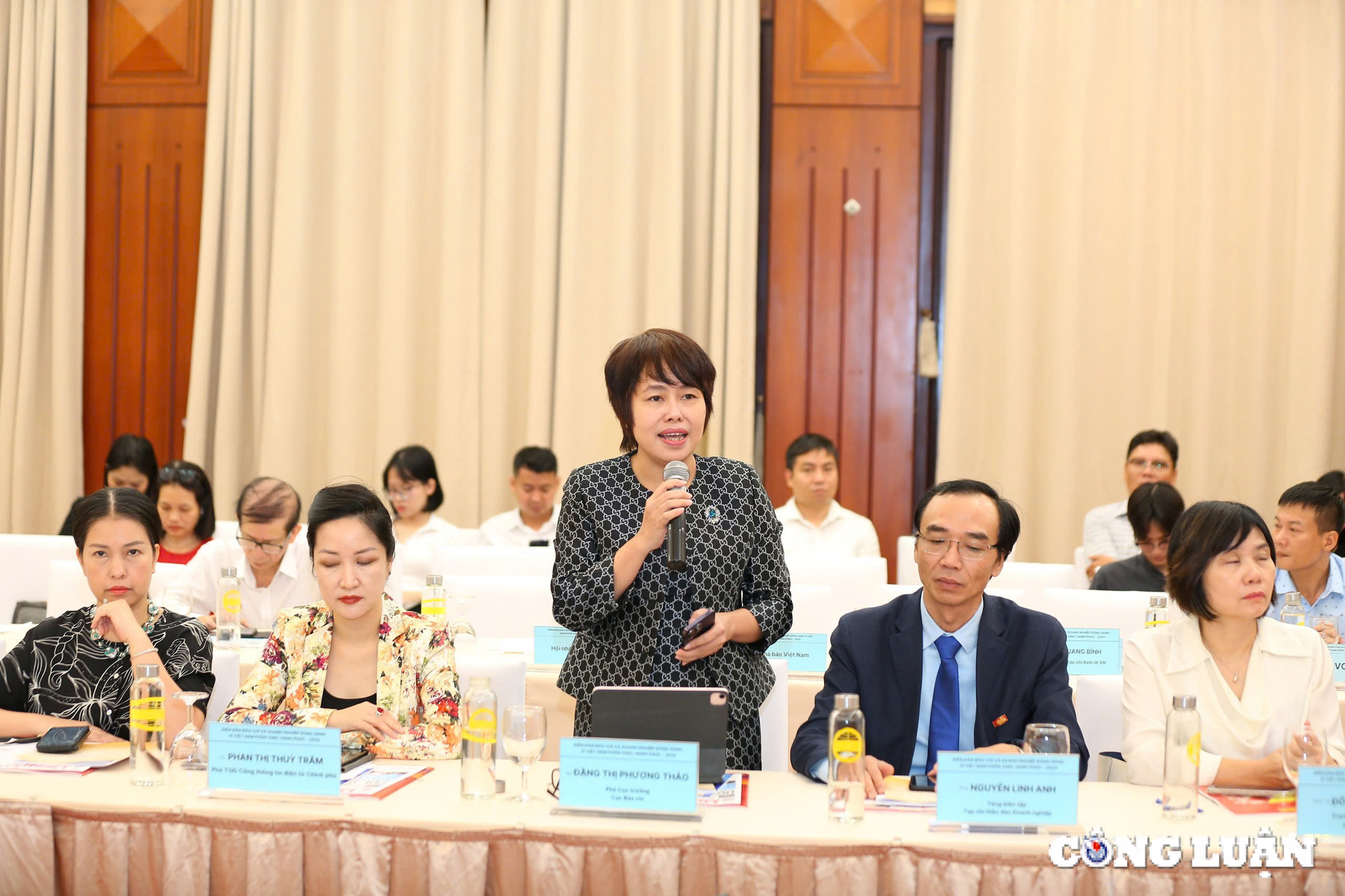 Để xây dựng mối quan hệ bền vững giữa báo chí và doanh nghiệp: \'Không tiếp tay cho những nhà báo xấu xí\'