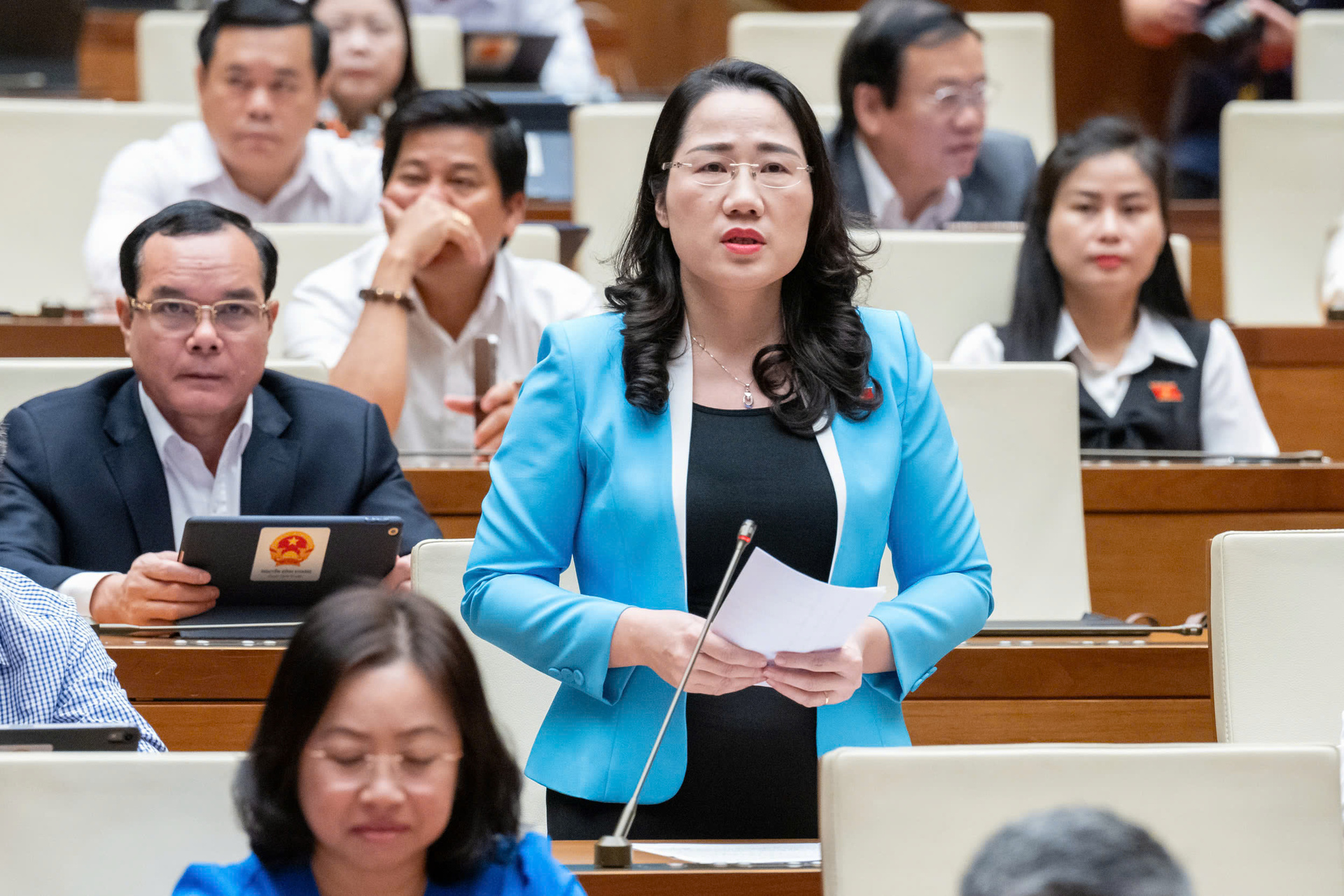 Mưa bão đã qua đi nhưng nghĩa đồng bào và tình người vẫn còn ở lại, tạo nên sức mạnh của dân tộc