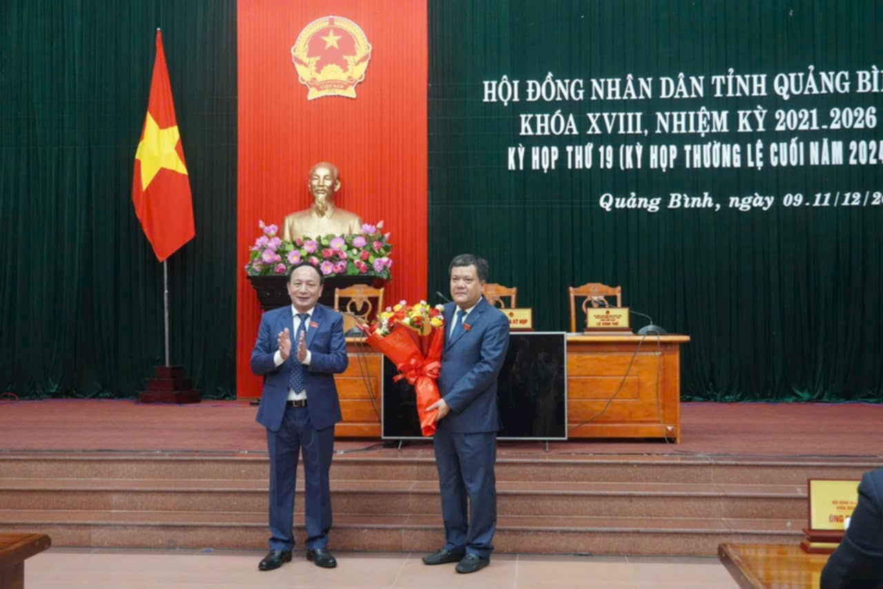 Ông Trần Phong được bầu làm Chủ tịch UBND tỉnh Quảng Bình