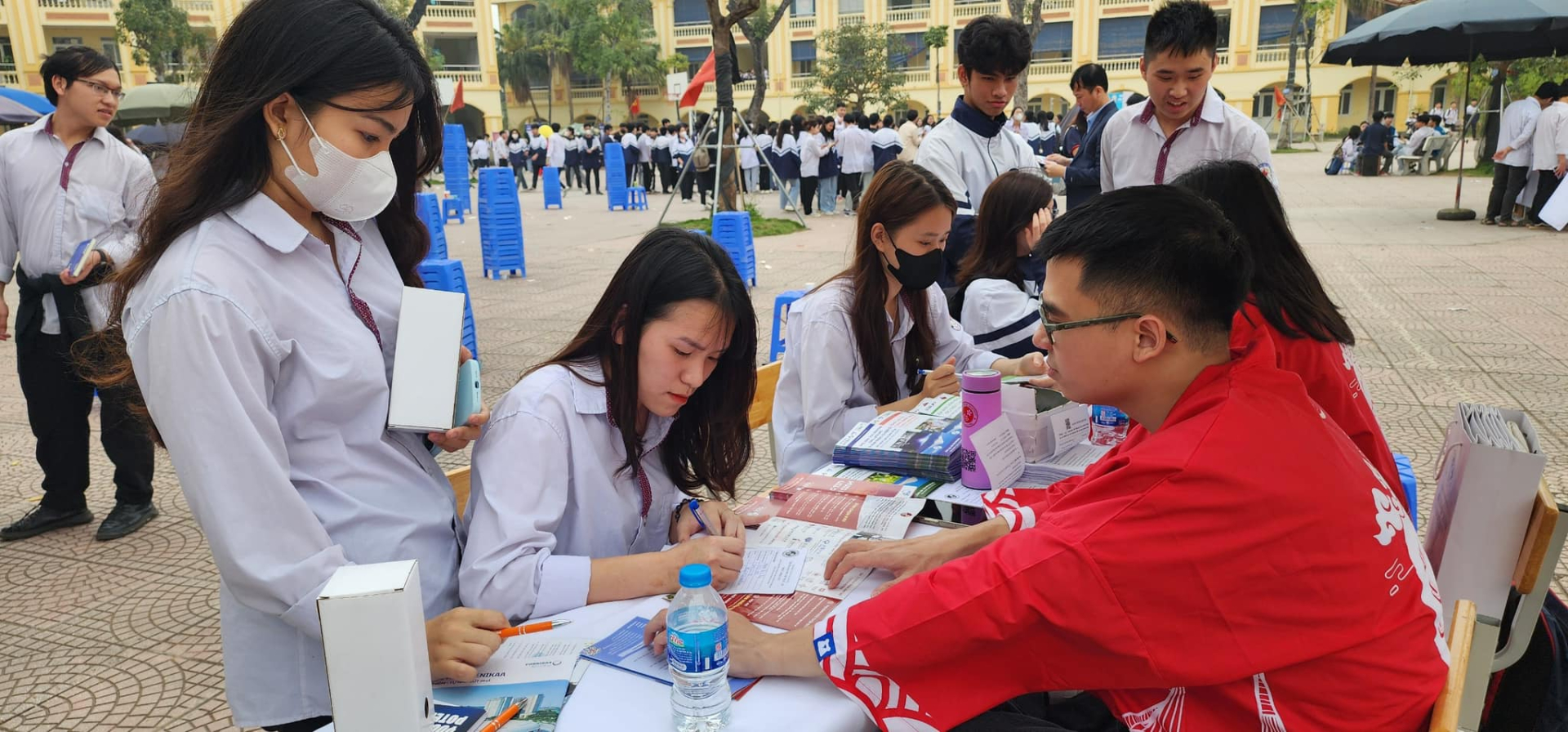 Bộ giáo dục & Đào tạo vừa siết tuyển sinh, nhiều trường đã nói không với tuyển sinh bằng điểm học bạ