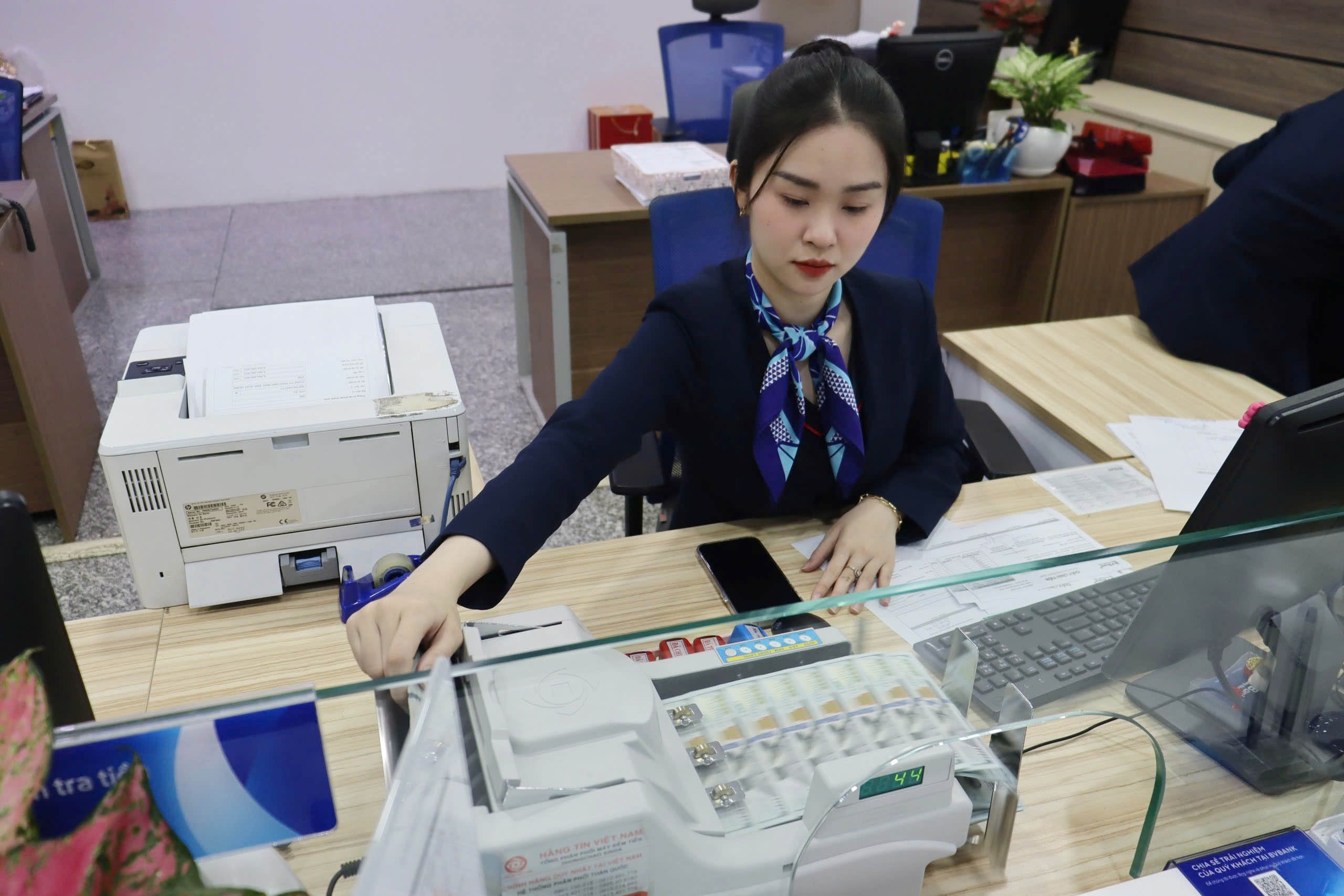 Ngân hàng tiếp tục chia sẻ, hỗ trợ người dân, doanh nghiệp