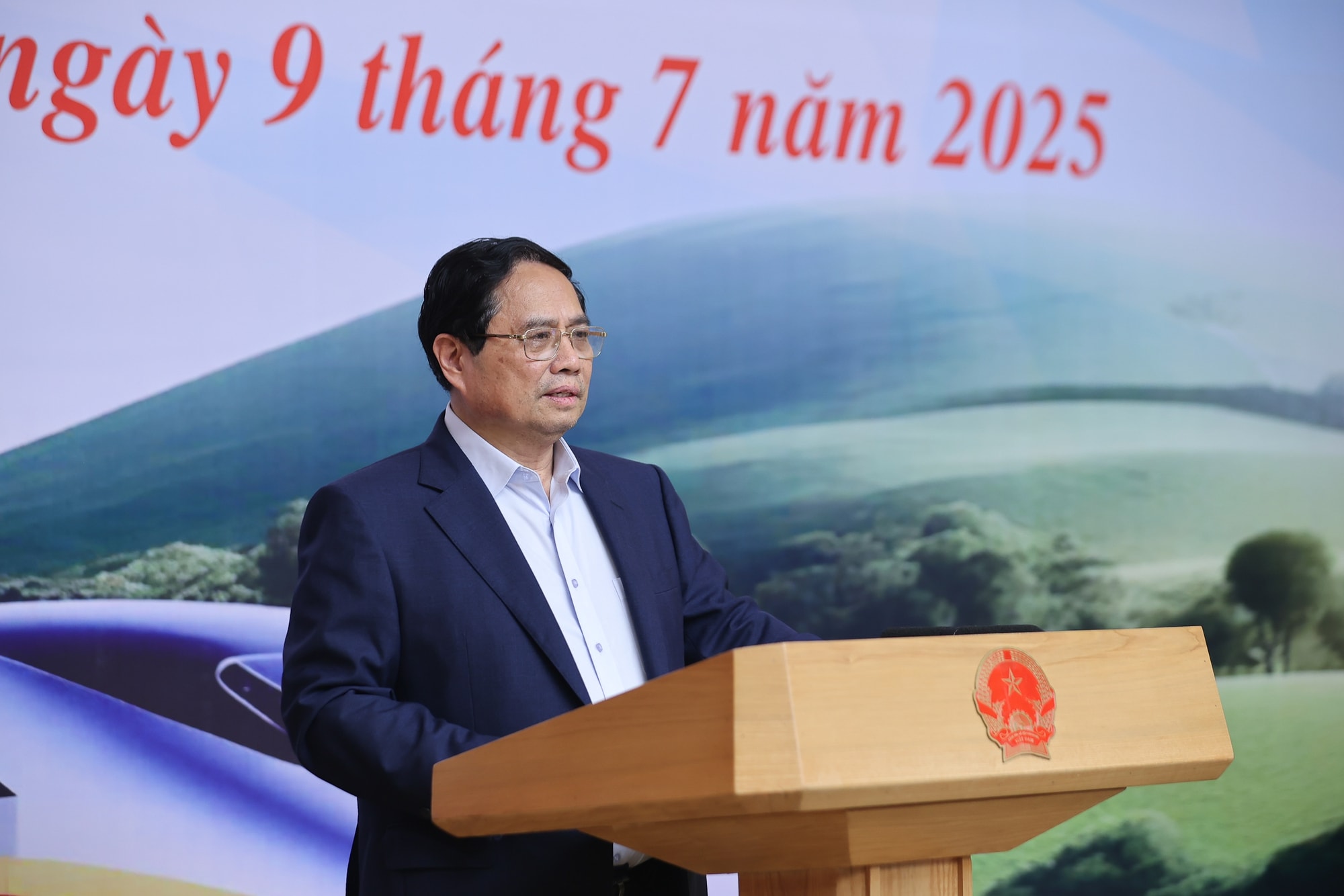 Hỗ trợ người dân có nơi ở mới, có công việc mới, sinh kế mới ít nhất bằng và tốt hơn nơi cũ