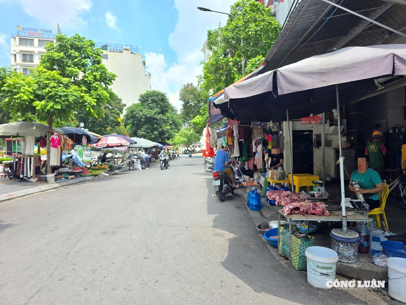 Các xã, phường tại Hà Nội được yêu cầu rà soát các tụ điểm chợ cóc, chợ tạm trong tháng 9/2025