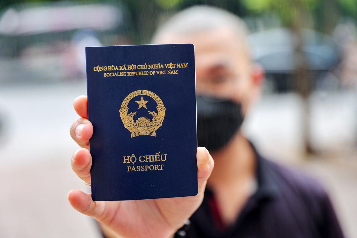 Sẽ ngừng giao dịch với khách hàng sử dụng hộ chiếu
