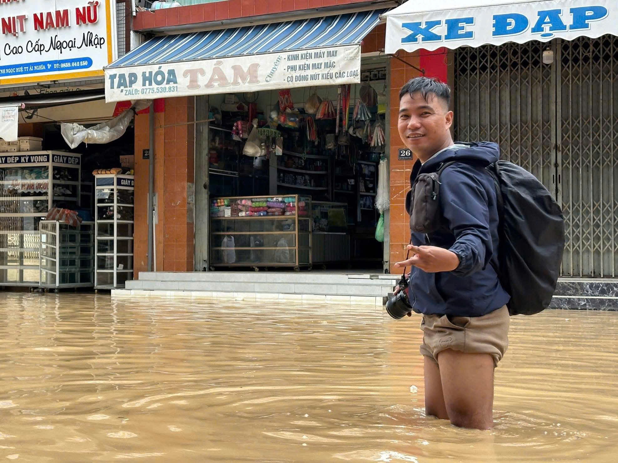 Nhà báo với những ngày trong tâm lũ và trái tim không lùi bước