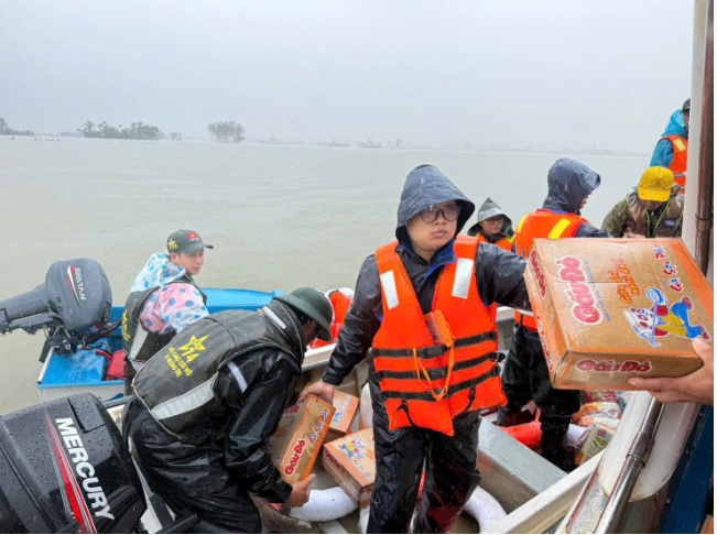 Chiến dịch tác nghiệp khẩn cấp: Khi phóng viên vừa đưa tin, vừa là cầu nối của tình người