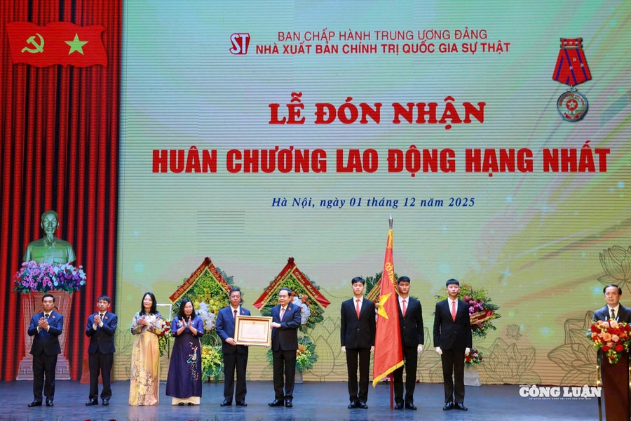 Nhà xuất bản Chính trị quốc gia Sự thật kỷ niệm 80 năm và đón nhận Huân chương Lao động hạng Nhất