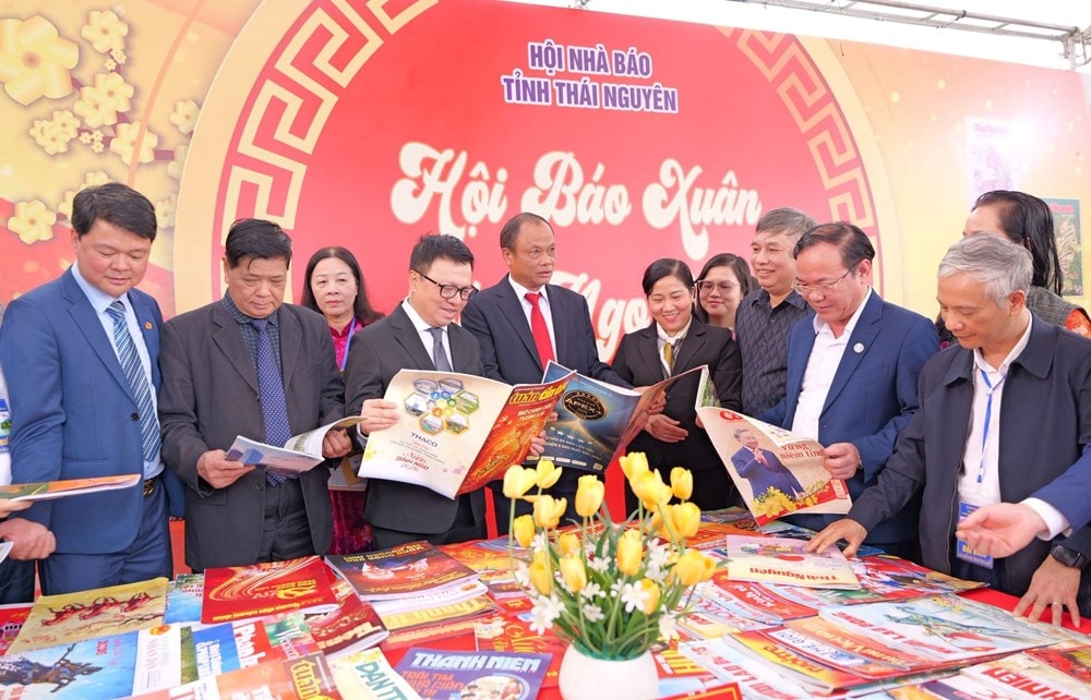 Trang báo giữa sắc núi với những khát vọng đang mở