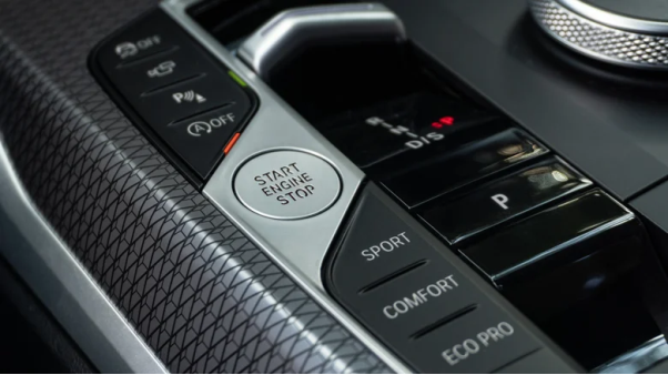 Các nhà sản xuất ô tô giải quyết vấn đề hệ thống tự động dừng/khởi động mà không làm tăng hao mòn như thế nào?