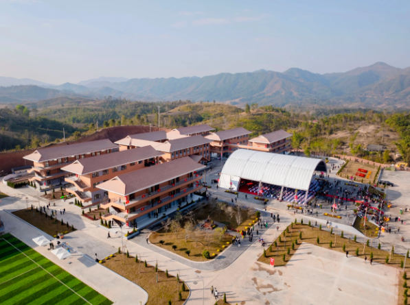 Trường nội trú ở xã biên giới được phép tuyển học sinh nước láng giềng