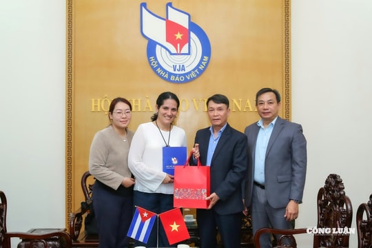 Tăng cường hợp tác thông tin, thắt chặt tình đoàn kết giữa báo chí Việt Nam và Cuba