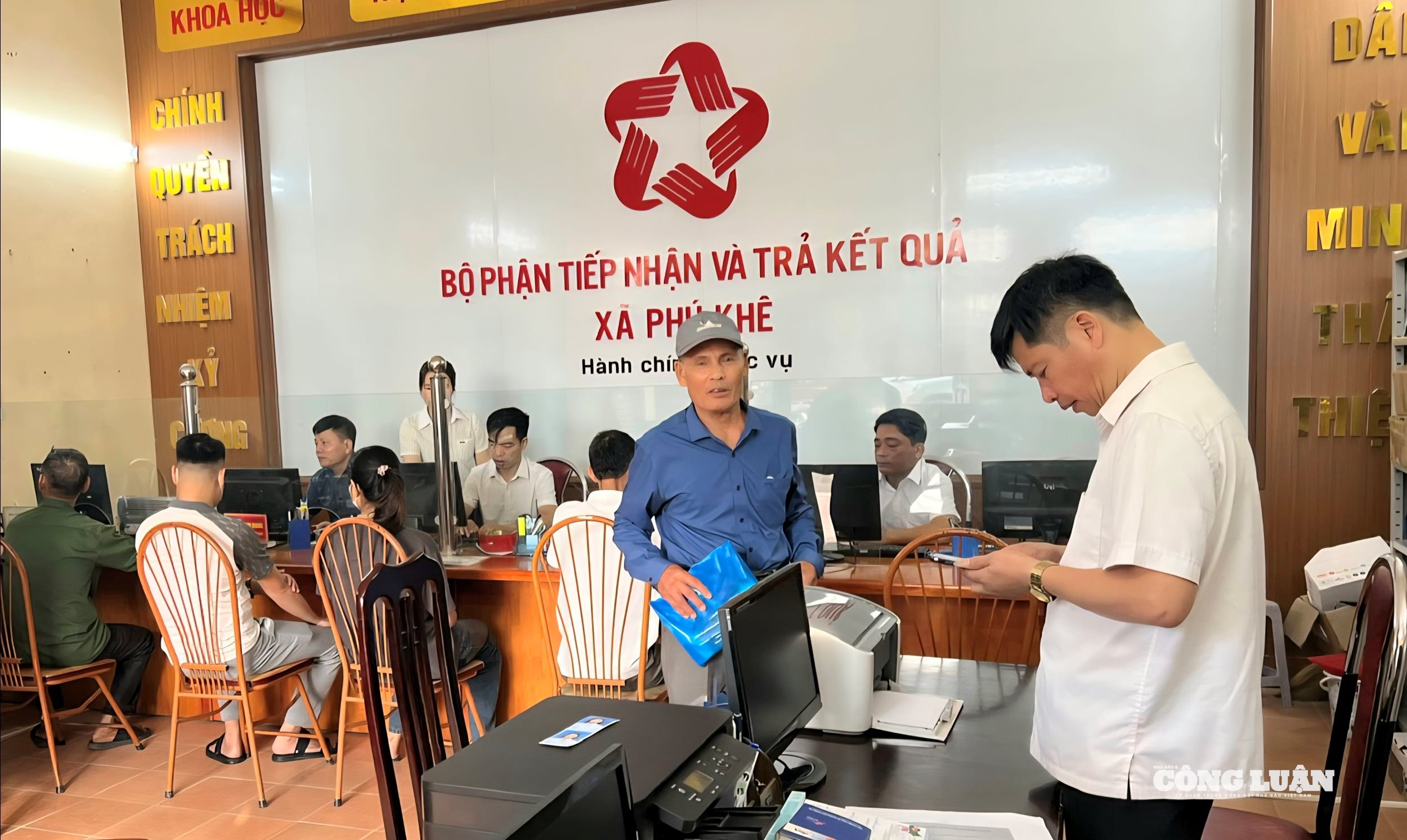 Phân cấp, phân quyền thủ tục hành chính cho chính quyền địa phương