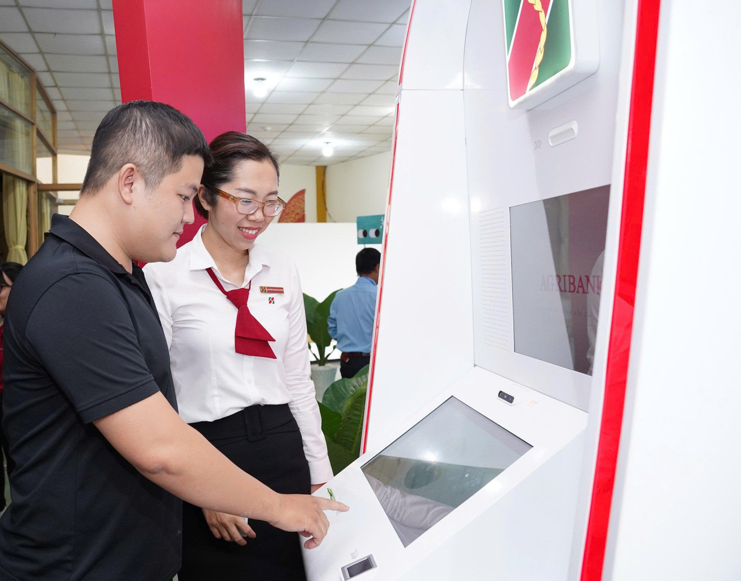 Chuyển đổi số Agribank - Hiện đại, năng động giữa lòng vùng sông nước Tây Nam Bộ