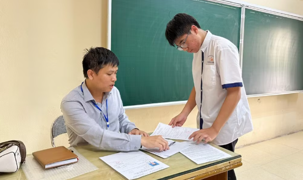 Hơn 62.000 sĩ tử ở Lạng Sơn, Bắc Ninh bắt đầu \'cuộc đua\' vào lớp 10, siết chặt chống gian lận công nghệ cao
