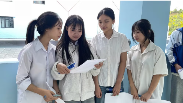 Câu \'Trong hồn người có ngọn sóng nào không\' gây chú ý trong đề Văn thi vào 10 Lai Châu