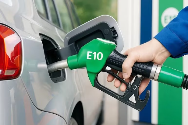Thí điểm xăng E10RON95-III là mặt hàng tiêu dùng phổ biến, do Nhà nước công bố giá cơ sở
