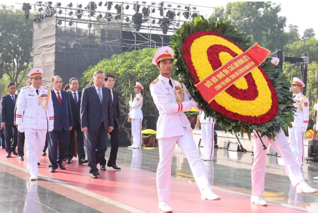 Lãnh đạo Đảng, Nhà nước tưởng niệm các Anh hùng liệt sĩ và viếng Chủ tịch Hồ Chí Minh