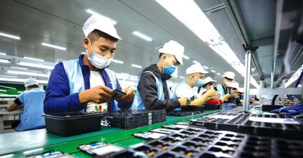 Thúc đẩy việc làm chính thức, bảo đảm người lao động được giao kết hợp đồng và tham gia bảo hiểm