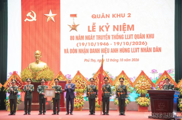 Quân khu 2 đón nhận danh hiệu Anh hùng: Hun đúc truyền thống \'trung thành, tự lực, đoàn kết, anh dũng, chiến thắng\'